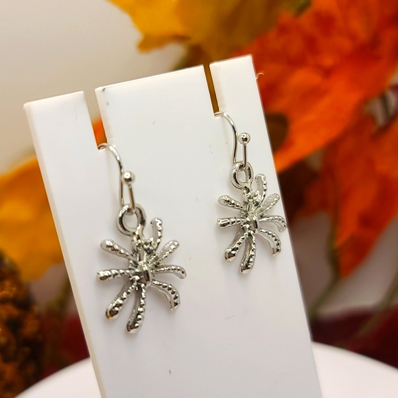 Spider Silvertone Metal Dangle Earrings NWT 1 pr - Picture 3 of 4